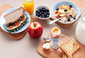   فایده صبحانه پُرکالری برای بیماران قلبی 